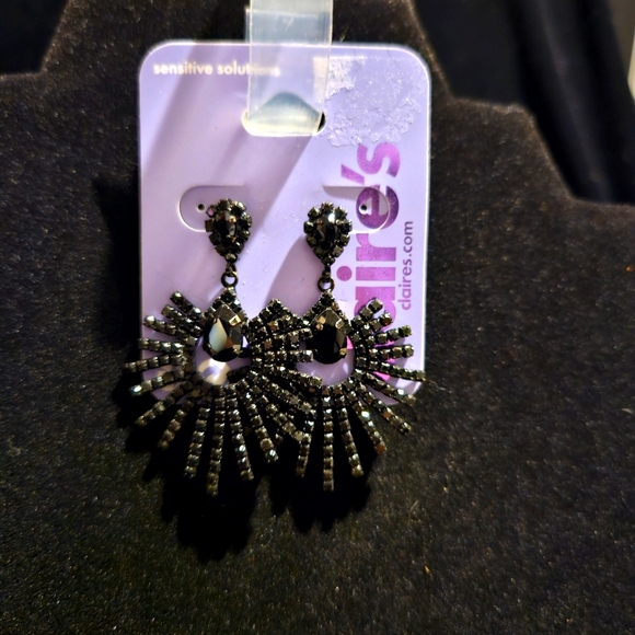 NWT Rhinestone Earrings - Picture 1 of 2